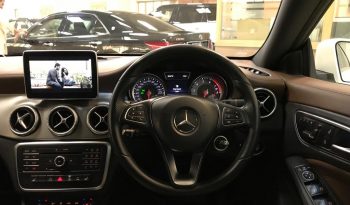 Mercedes Benz CLA full